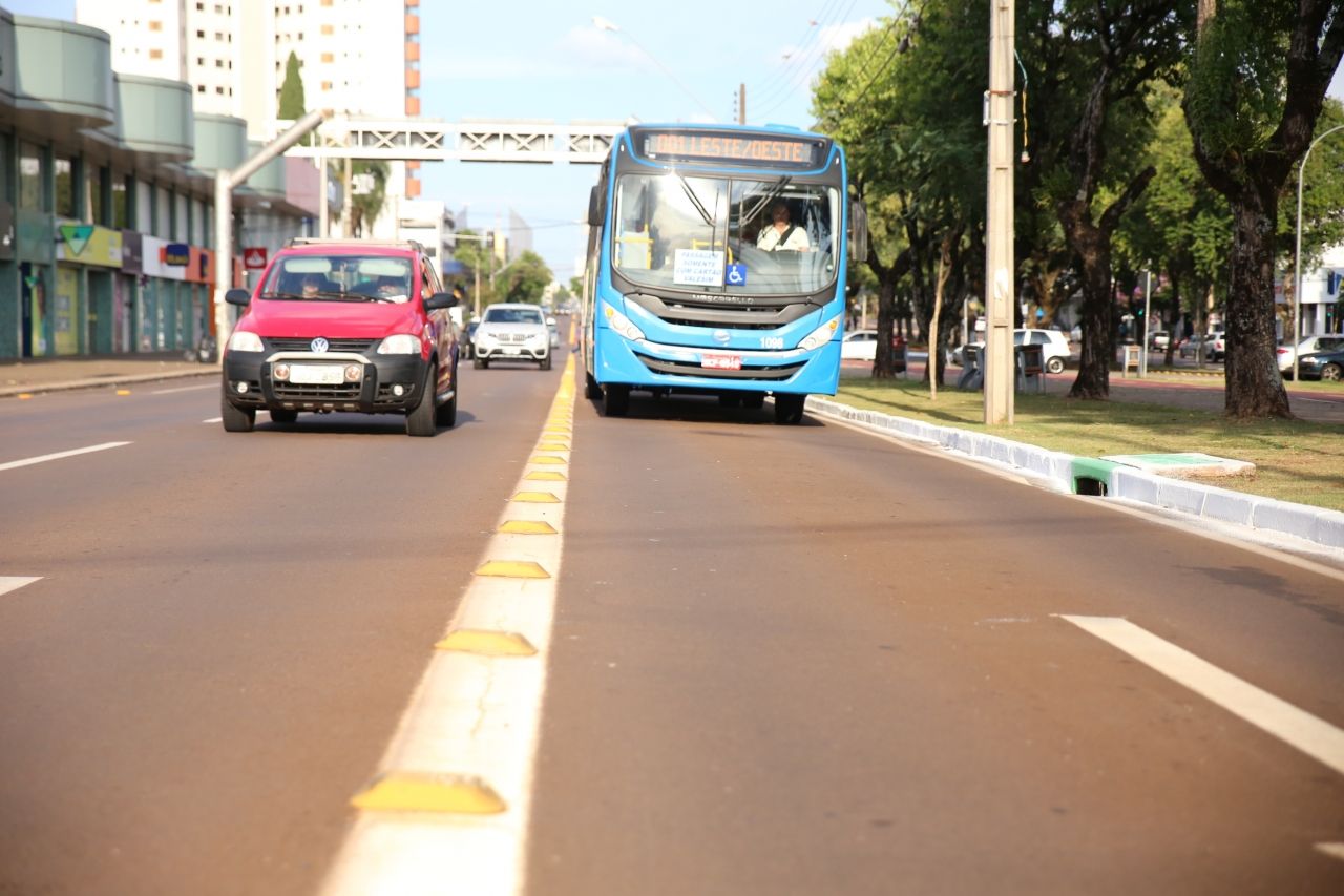 Uso de faixa exclusiva por ônibus e táxis deve ser revogado, defende Comissão